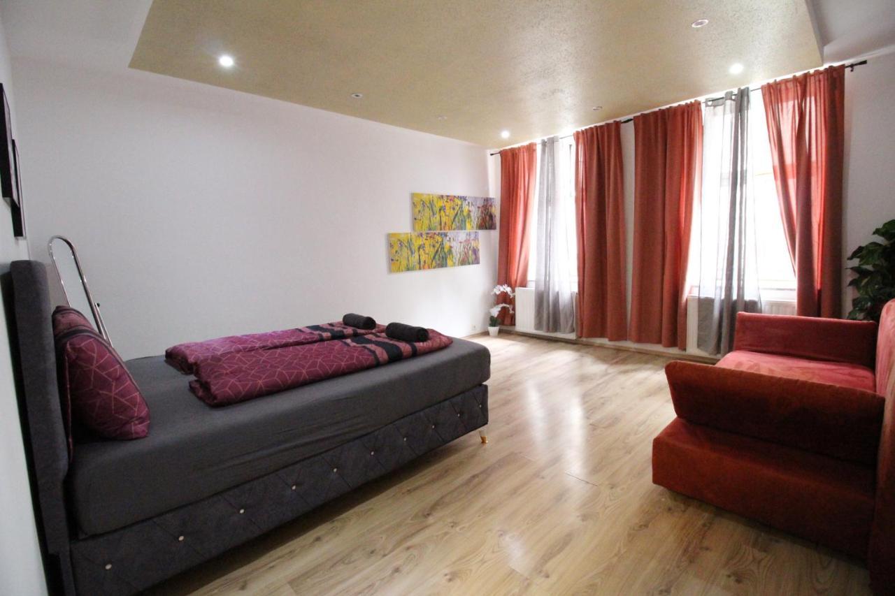Private Triple Bedroom Rf1 Vienna Exterior photo